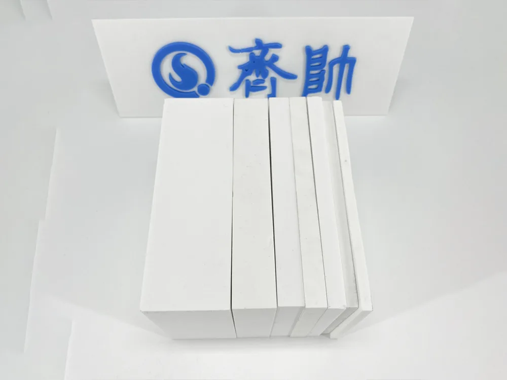 アルミナセラミック板とはどんな材質ですか？